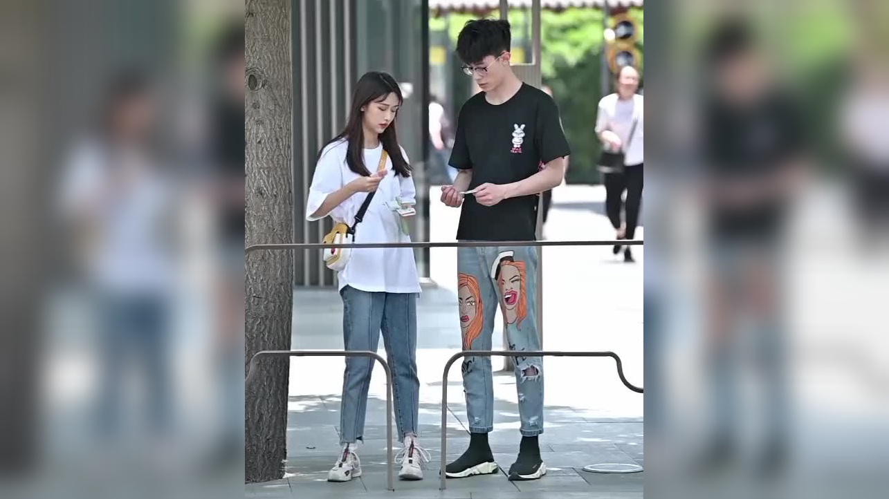 这个年代耍女朋友不用抢,有钱就行