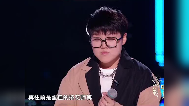 真是艺高人胆大,@金晨 和@ 黄晓明 跳的螃蟹舞