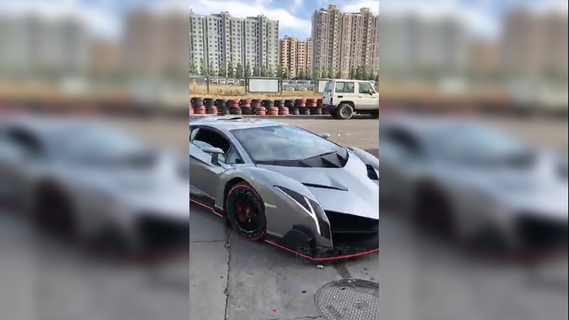 顶级兰博基尼毒药街头晒车,这让前方的路虎都不敢动了!