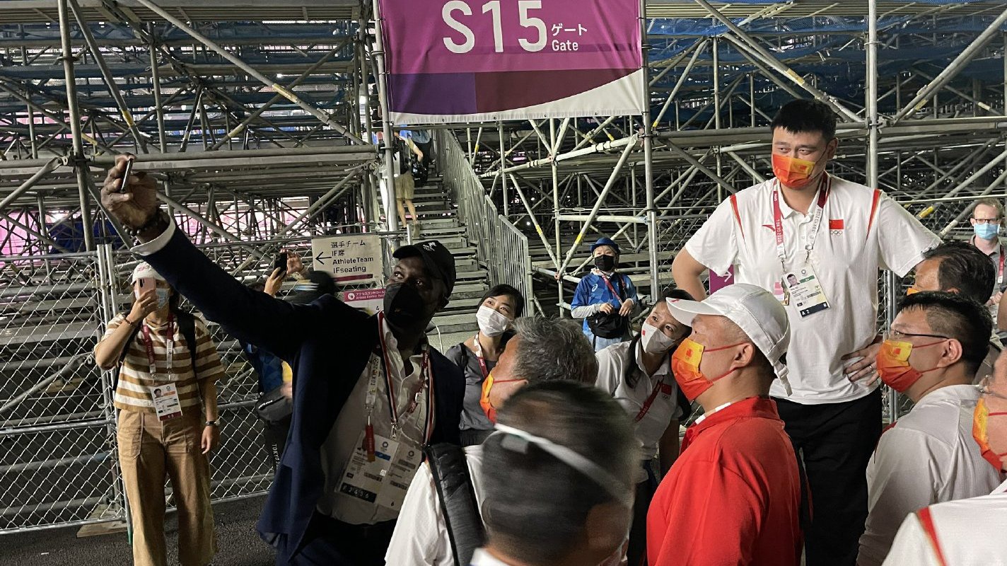 篮球:弄个假动作你就敢叫拜佛?来见识下什么叫正统的拜佛