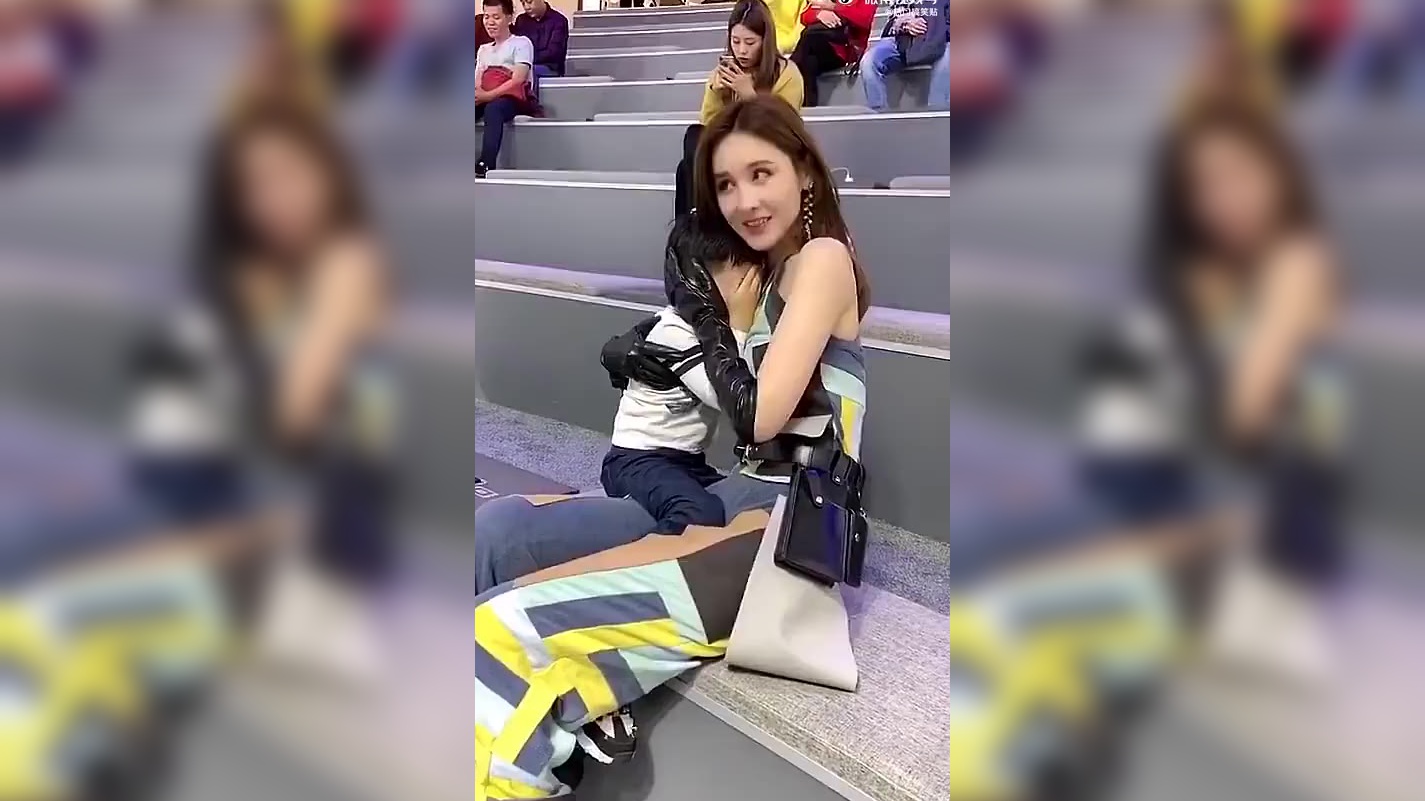 摇啊笑啊桥:绵羊小姐姐个个模特身材,生猛卖力狂扭,秒杀对手!