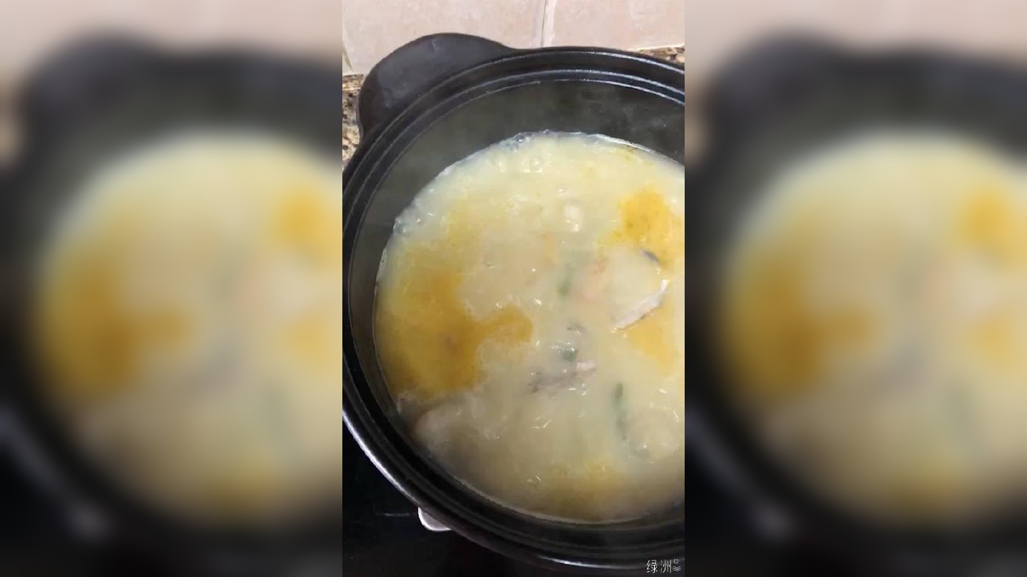 日本人捕鲨鱼切鱼鳍抽鱼翅做鱼汤.感觉有些残忍