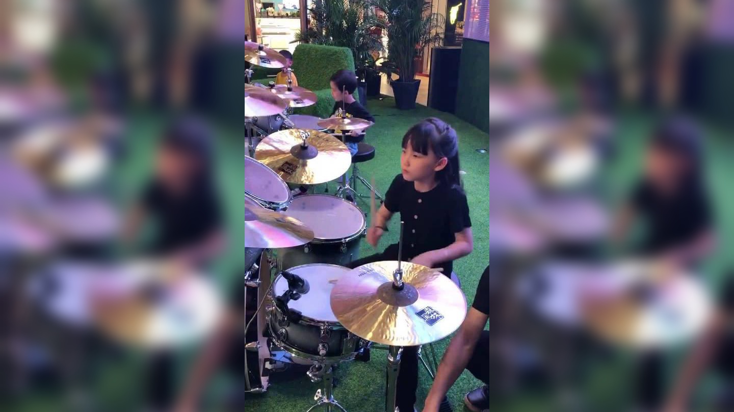 这小姑娘好帅啊… (来源:星猫徒子)