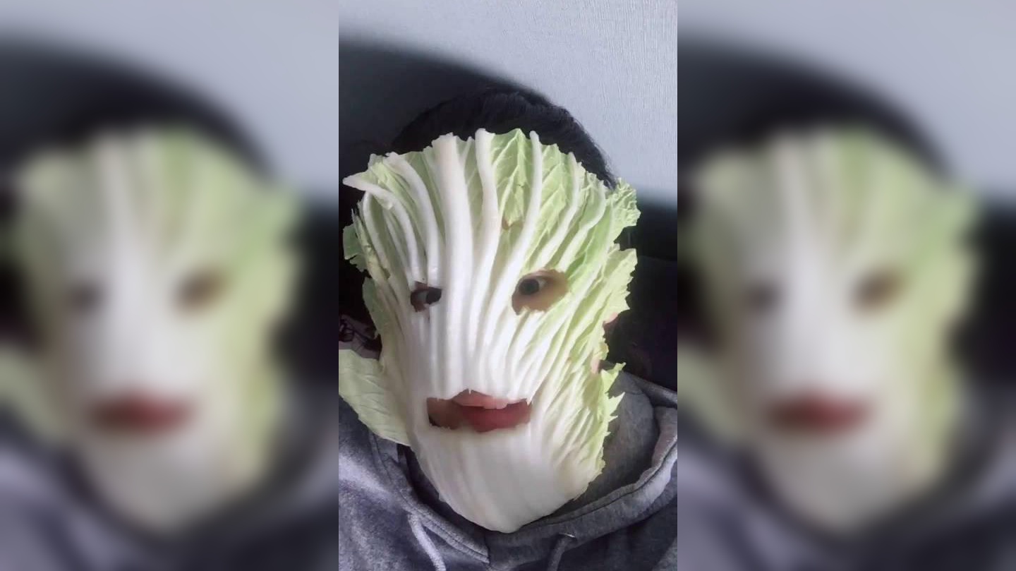 笑得我面膜都歪了以后可不敢在敷面膜的时候看搞笑视频了