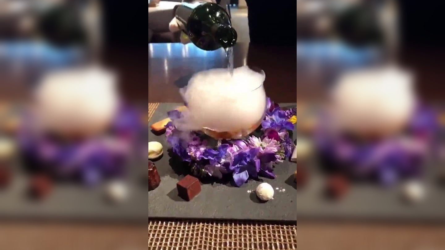 当果盘,放香槟,还拿来喝啤酒!中国痰盂在海外有了新身份,神奇不神奇?