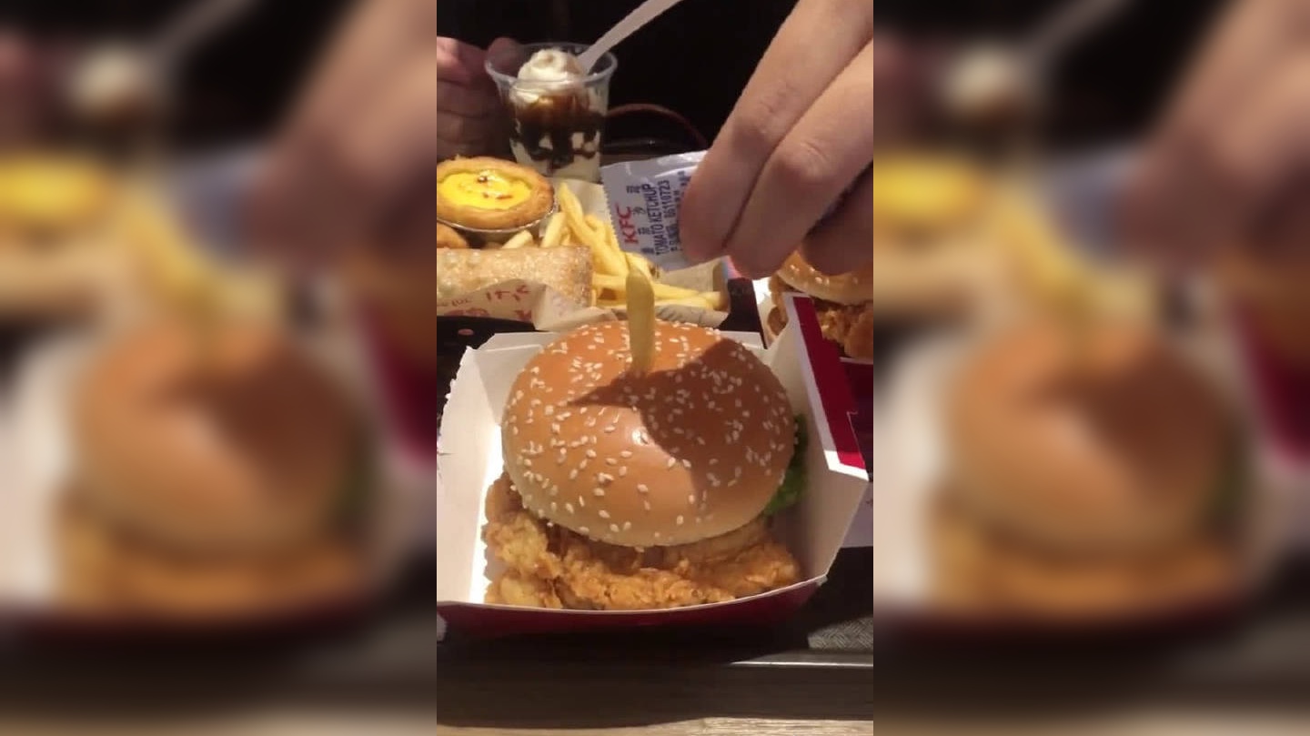 汉堡为蛋糕,薯条为蜡烛,这充满仪式感生日蛋糕