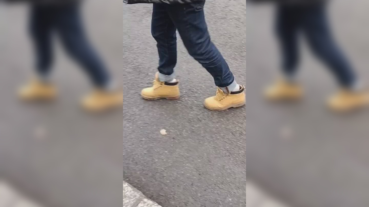 影视:马大脚的脚太大了,10个指头没有一个是直的,穿鞋真受苦!