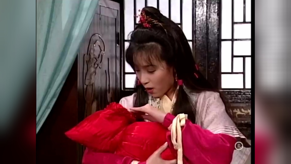 黄蓉生下龙凤胎,看金轮法王杀到,小龙女抱走郭襄换解药