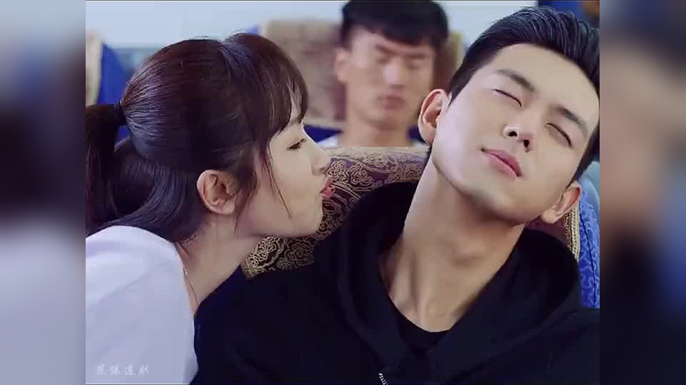 亲爱的:韩商言与佟年态度古怪,手下队员都蒙了