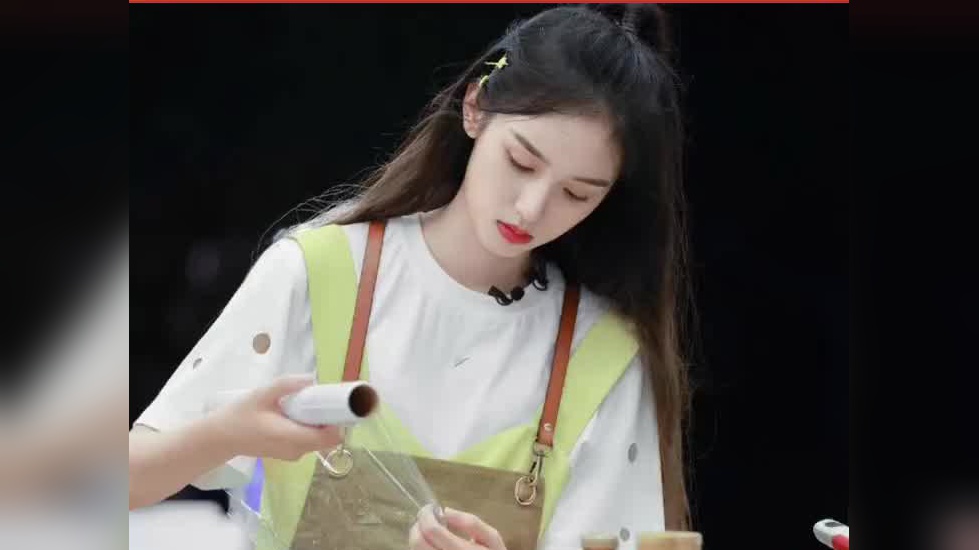 张小寒直播说拍到赖冠霖周也恋情