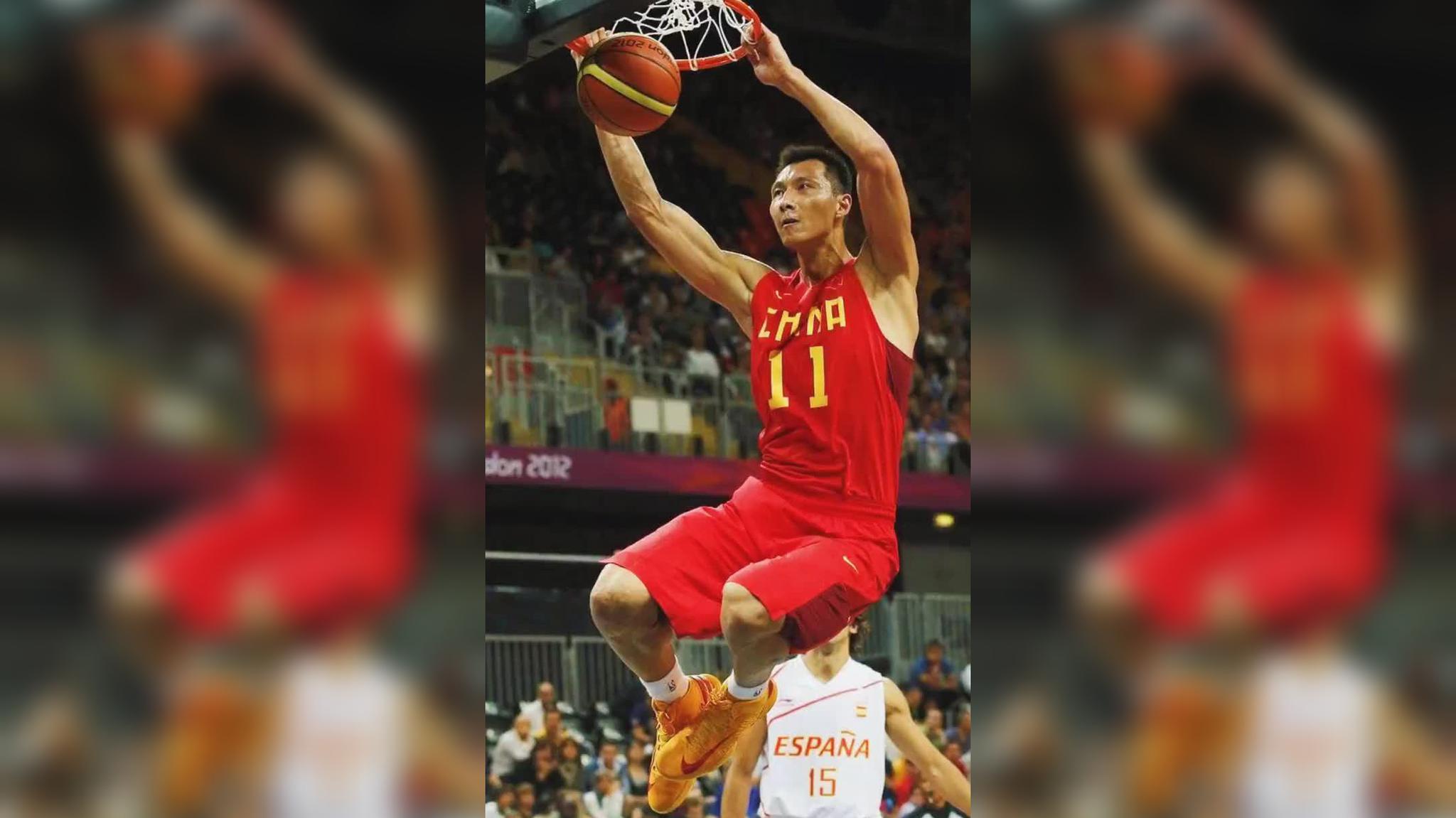 17岁易建联参加cba扣篮大赛,一记360度转体大灌篮获得满分!