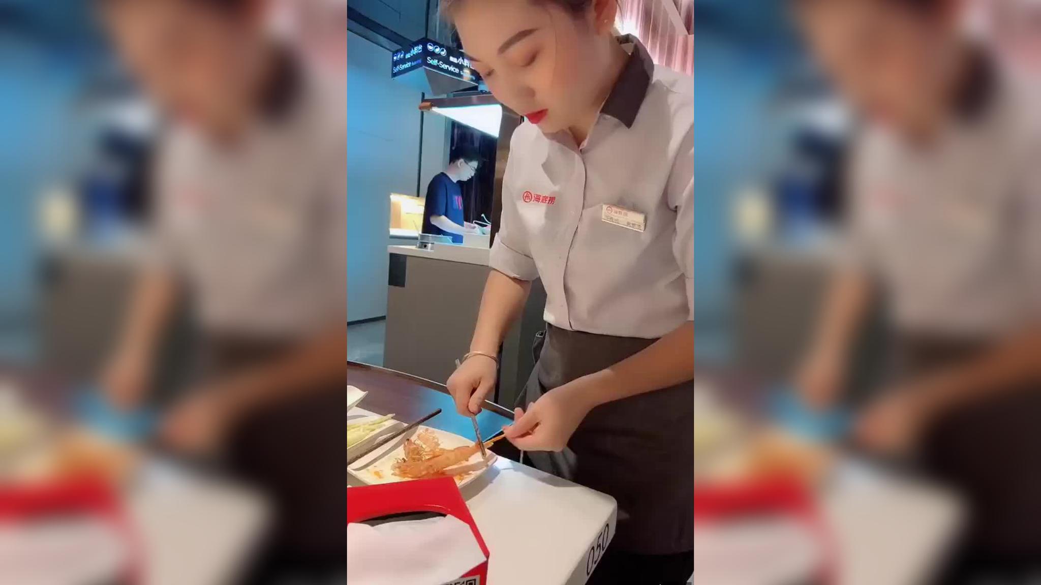 海底捞 粥了解一下,据说海底捞的服务员都见怪不怪了