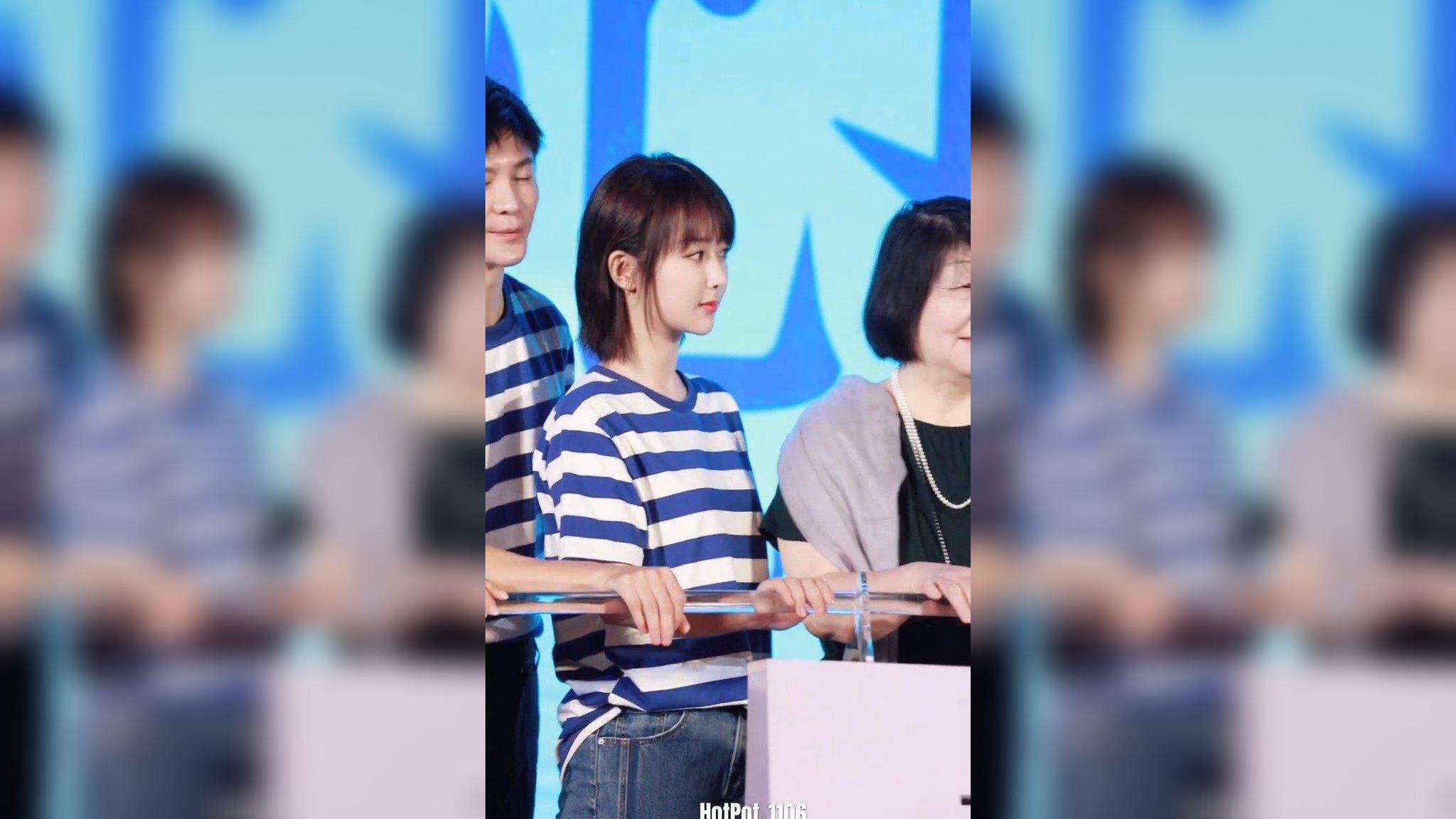 视频:杨紫《女心理师》路透曝光 穿西装衬衫高跟鞋十足上班族