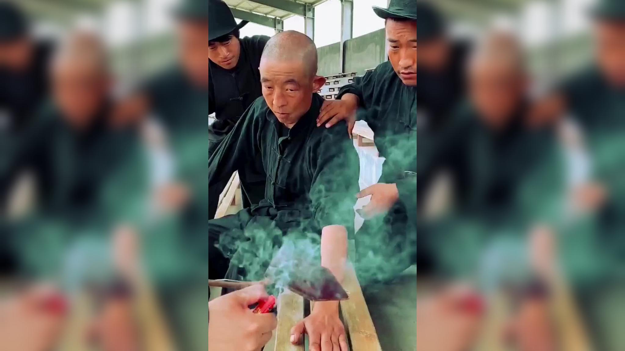 看哭了01这就是跑龙套,群演们的真实演绎,细节把握很好