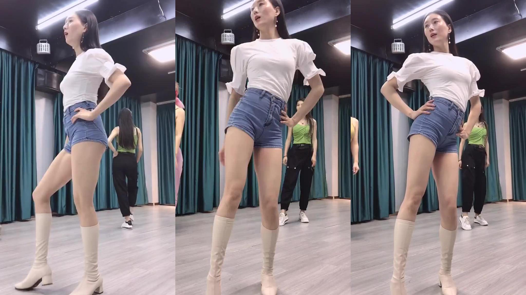 舞蹈课没有老师领舞小朋友表现怎么样?平时拍照的哪去了!