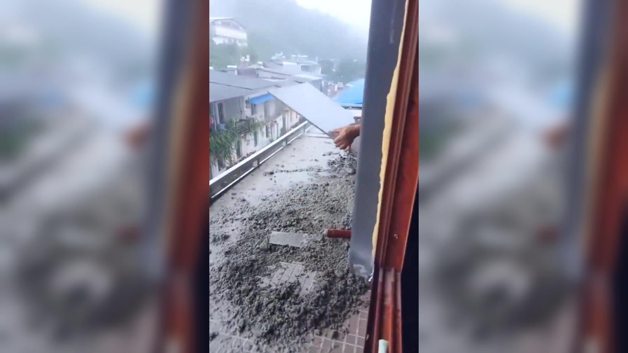 下大雨上大货,大哥一网撒上来黑压压一片,给大伙激动的直叫!