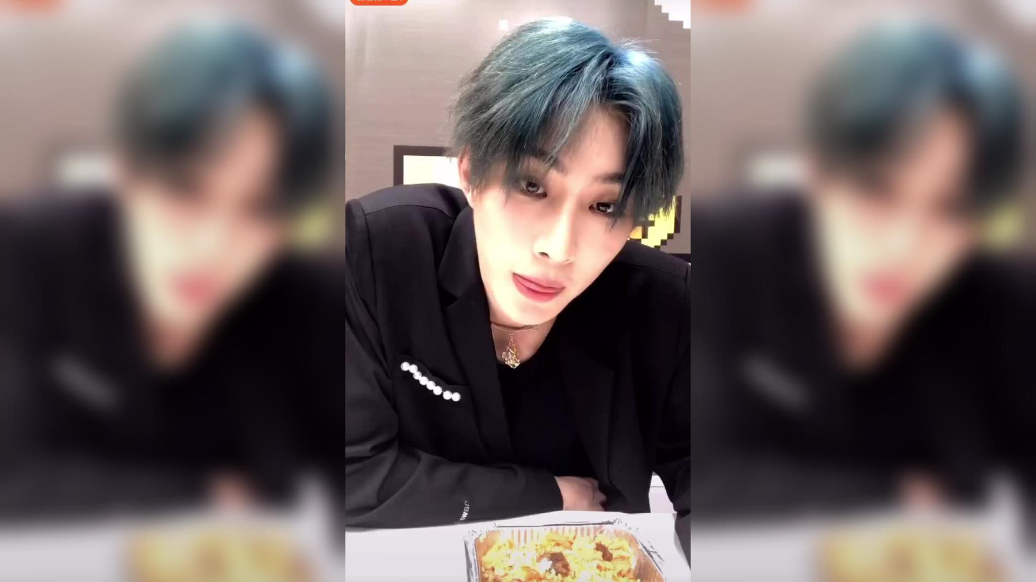 《创造营2021》amber刘逸云,现场鼓励胡烨韬我曾经就是