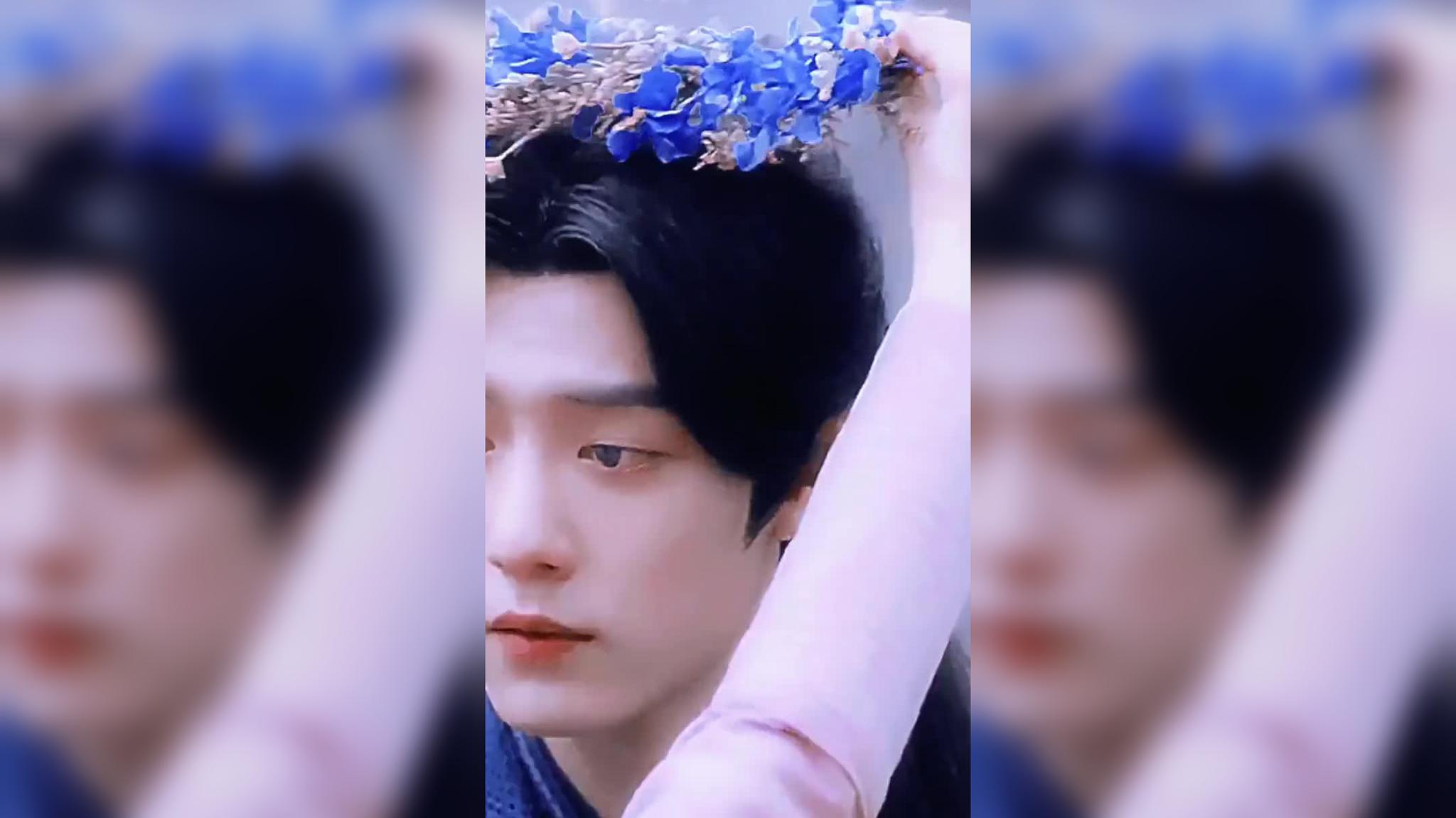 肖战和花环更配 第一次觉得男生戴花环比女生好看,让人眼前一亮