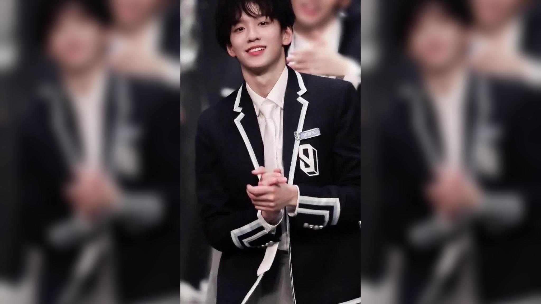 哈哈哈哈哈哈哈余景天好敢说,直接给姜滨打电话说想要c位出道