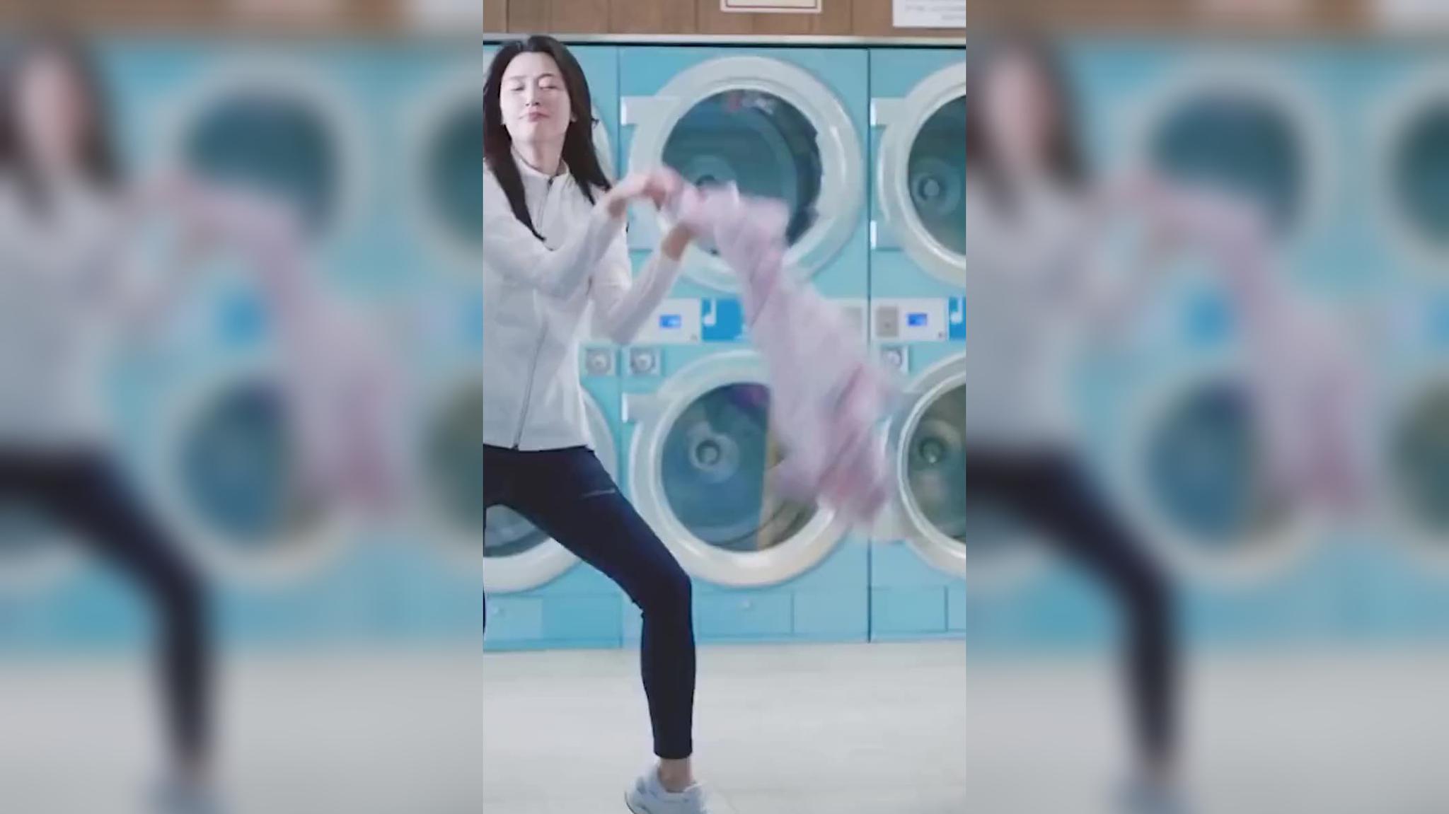 沙欣贤身披"军大衣"的样子你见过吗?女神真的是穿什么都美