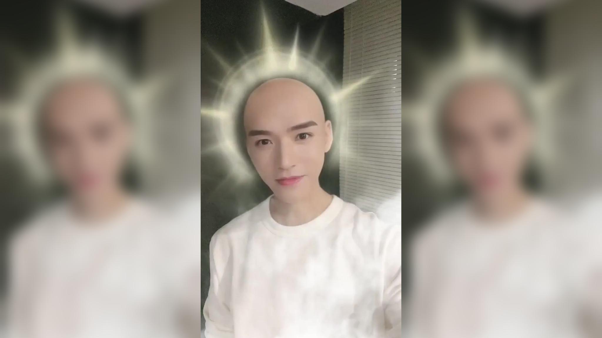 只有帅哥才能这么肆无忌惮~ 不过,光头的龚俊也是帅的哟!