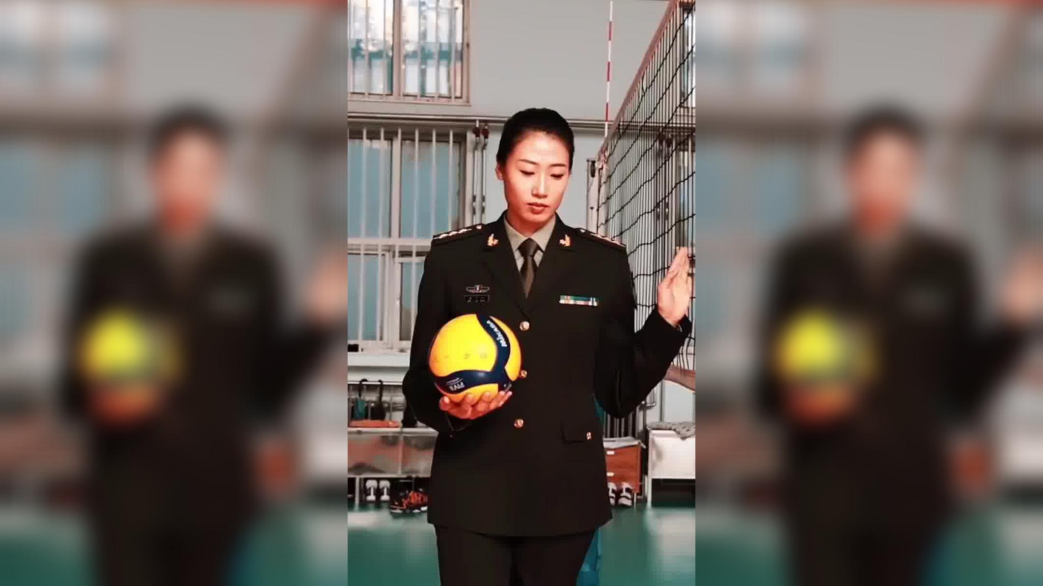 祝大哥生日快乐穿上军装的刘晏含太帅了