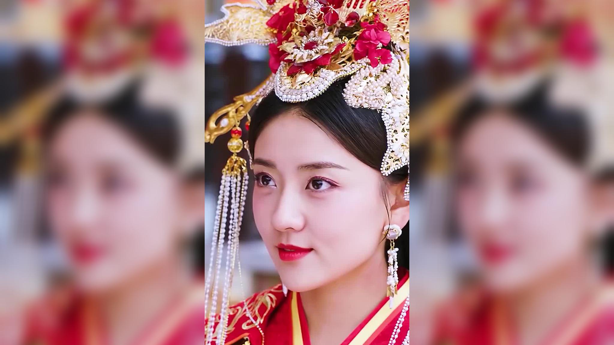 梁洁的绝美瞬间,古装和现代装对比,你觉得哪一身更美?