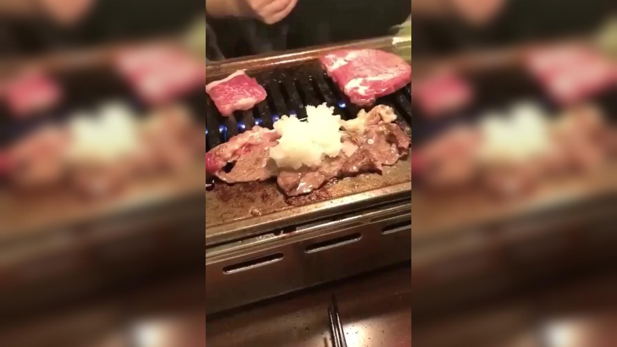 孤独的美食家:叔这次吃烤肉,好厚的肉片,我肚子都开始叫了