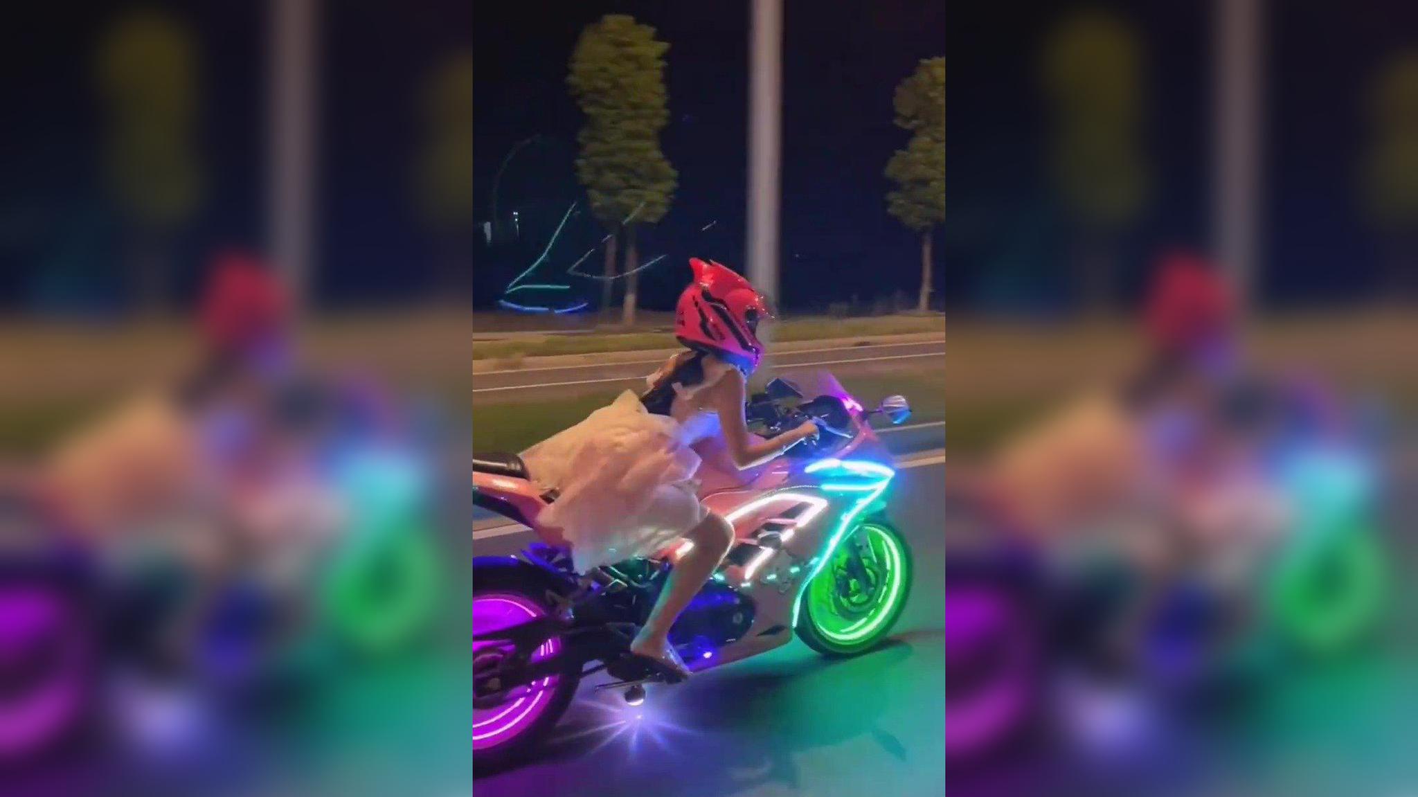 原本想去山上兜一圈, 没想到遇见了骑摩托把妹的鬼火少年