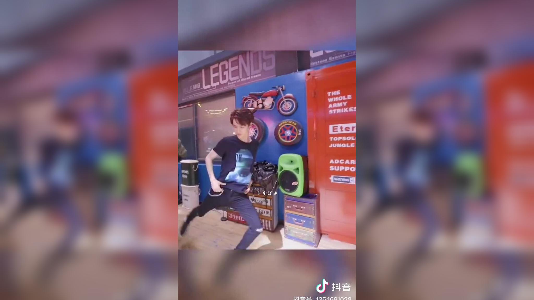 王奕博裤子穿成这个样,博哥都快气"疯"了,最后一幕,笑死人了