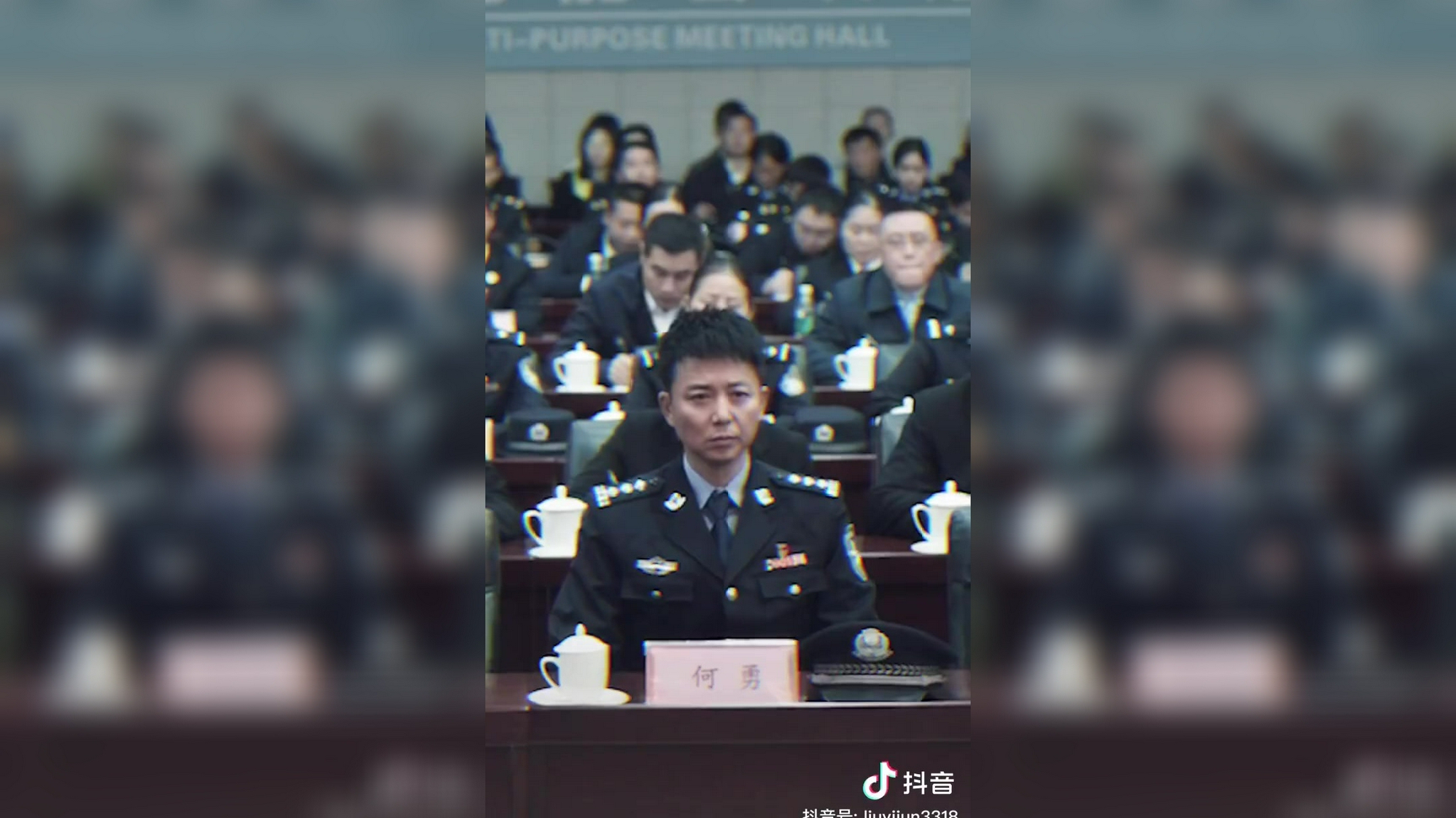 李成阳后视镜比心何勇