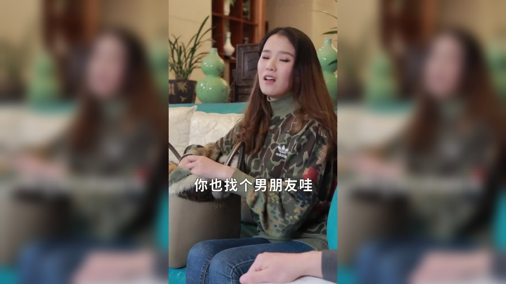 靓妹约男朋友吃饭,男朋友却带着自己相好一块用餐,好复杂啊