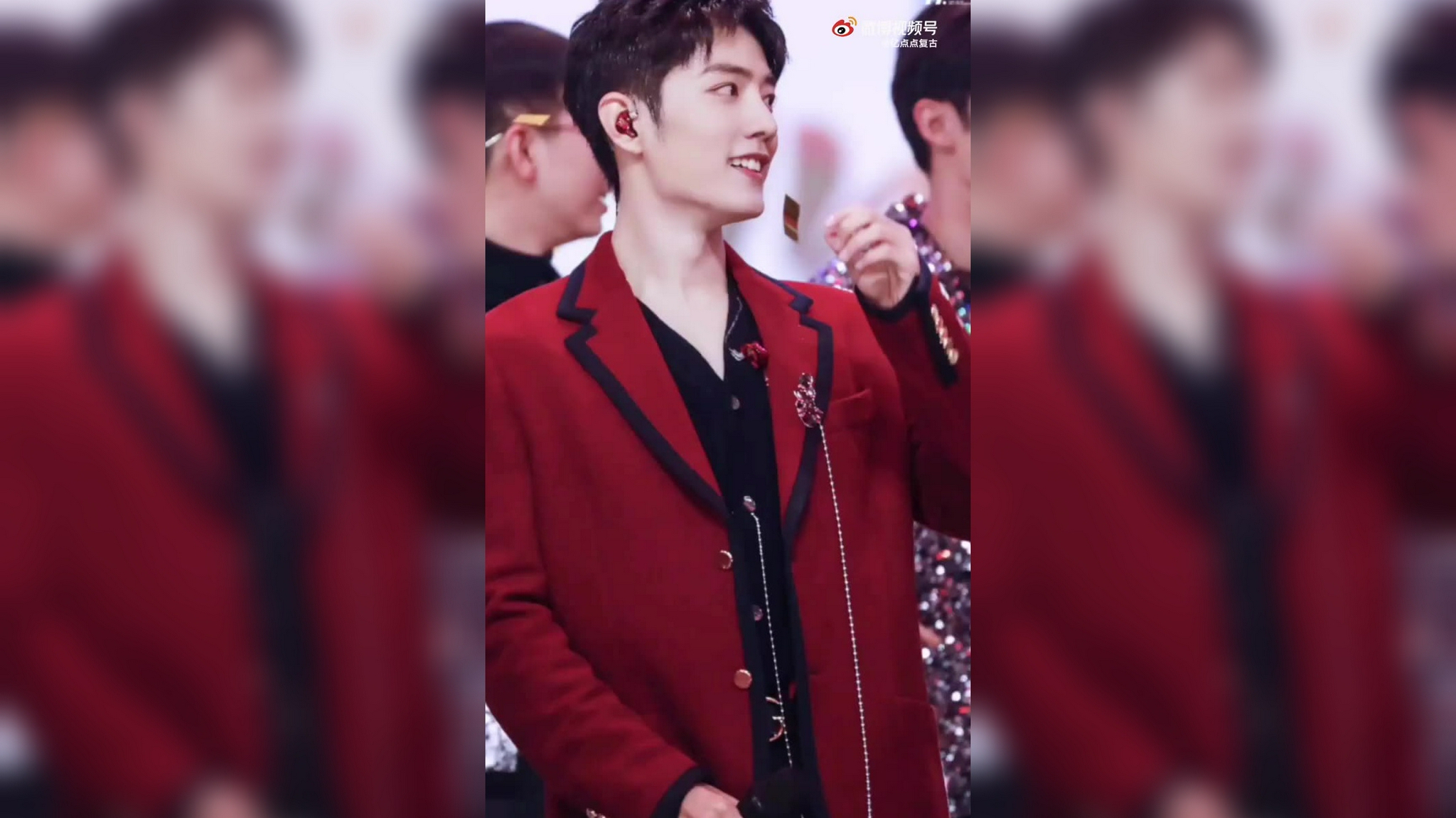 肖战红衣穿搭,就想问有没有惊艳到你们,战战穿红色也太绝了!