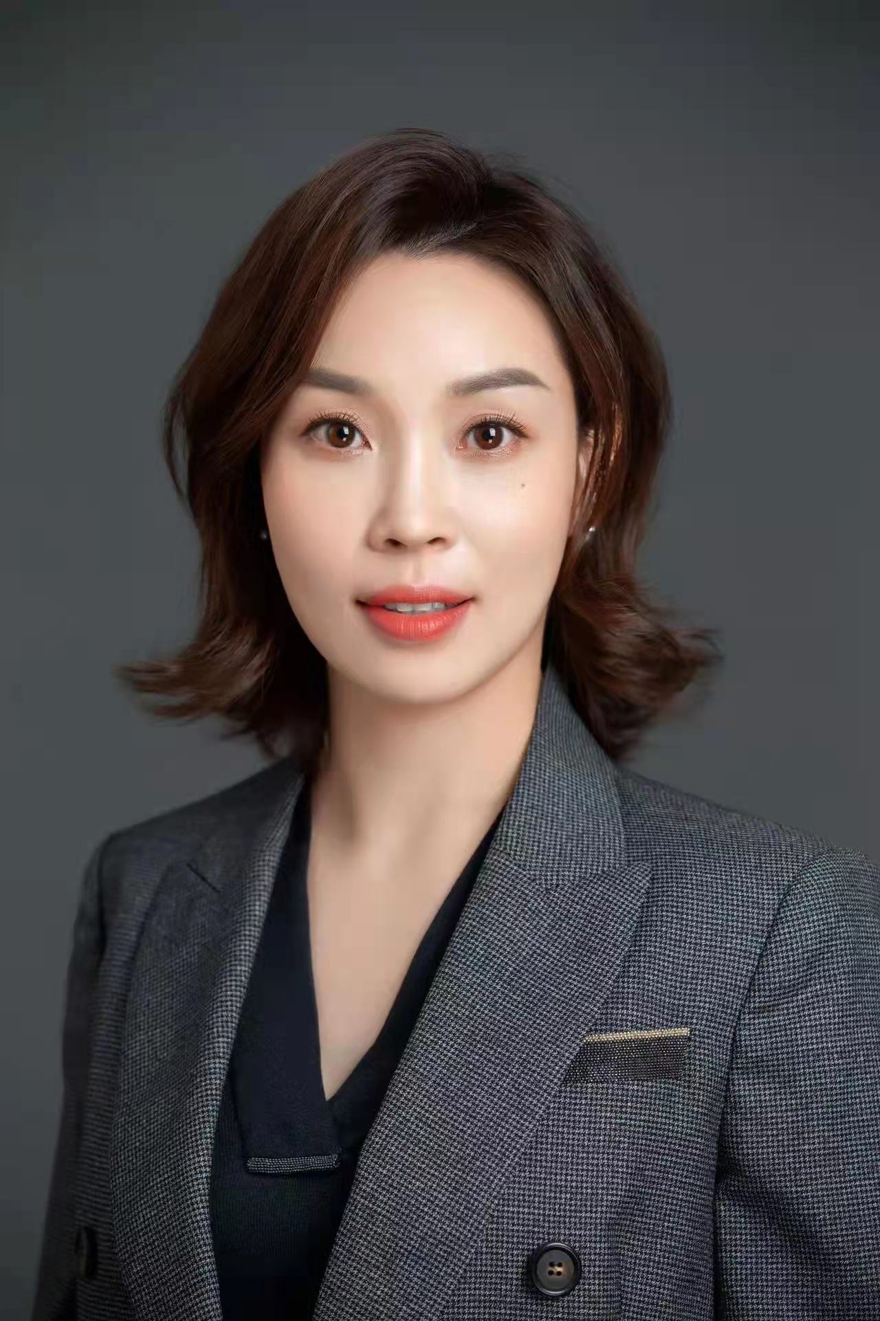 华英证券债券投资交易部总经理;华林证券副总裁兼固定收益部总经理