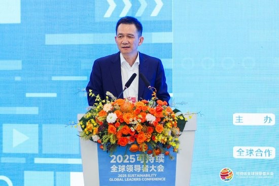 （上海财经大学滴水湖高级金融学院院长姚洋出席并发表演讲）