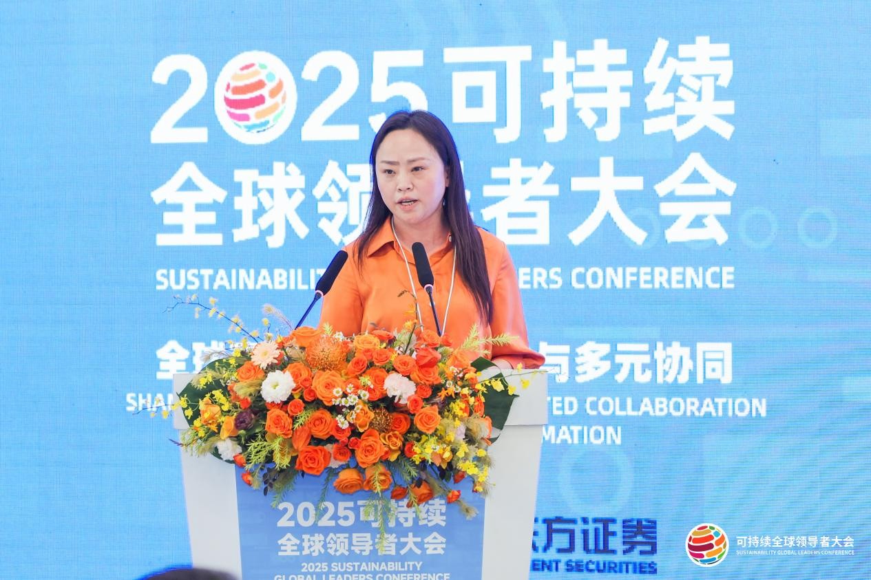 （上海财经大学副校长刘莉亚发表主题演讲）