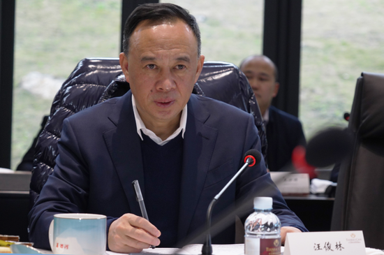 跨过赤水河 习酒新春来串门 汪俊林钟方达坦诚会商共建赤水河酱香酒谷