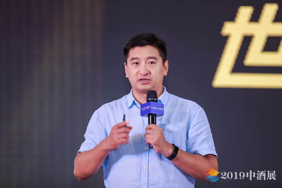 (图:中粮酒业副总经理,中粮长城酒业总经理李士祎在中酒展期间作主题