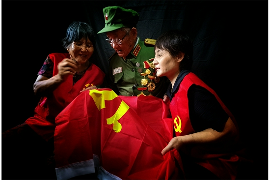 《绣党旗》优秀奖:吉林赛区《老伴生日》优秀奖:海南赛区《海南故事》