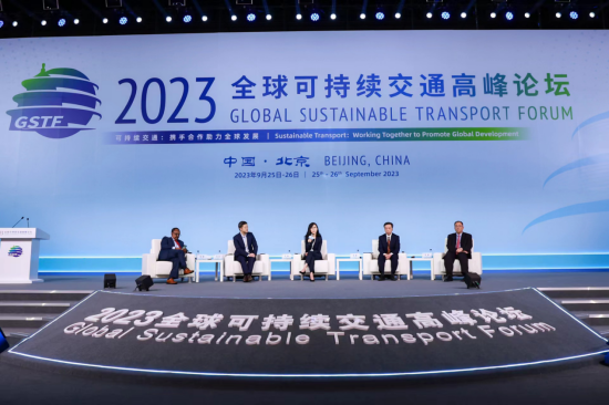 "促进数字时代互联互通"圆桌会议