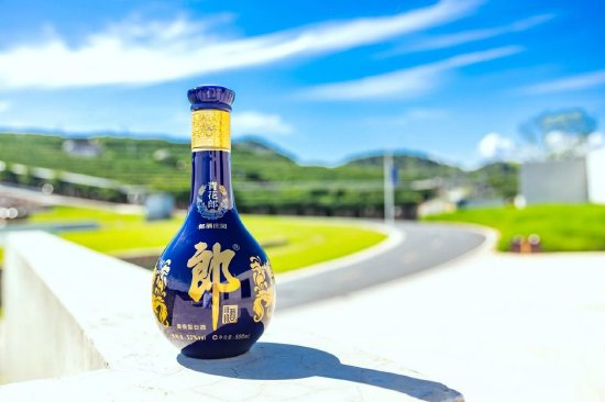 以品质为原点全面进阶：青花郎重新定义高端白酒价值边界_新浪