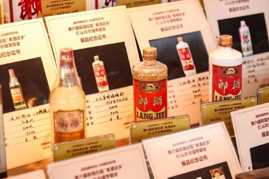 王昊收藏的「三大革命玻璃郎」