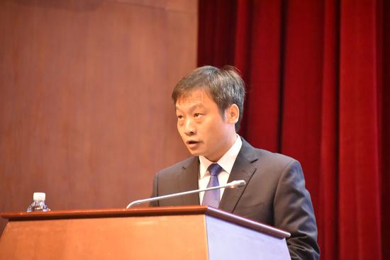 茅台酒股份公司副总经理涂华彬作《2020年度生产工作报告》