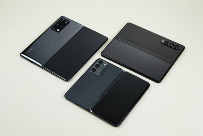 *左到右：华为Mate X2、OPPO Find N、三星Galaxy Z Fold3