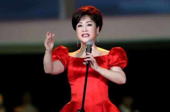 李谷一独家入驻百度app 新年晒与老公幸福合照