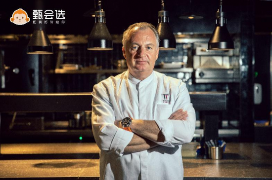 (stefan stiller在"泰安门";开放式厨房的设计让食客对菜品的每道