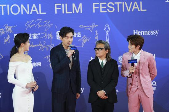 演员胡歌和导演陈可辛