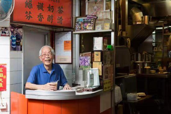 港式奶茶始祖兰芳园创始人用67年死磕一杯奶茶