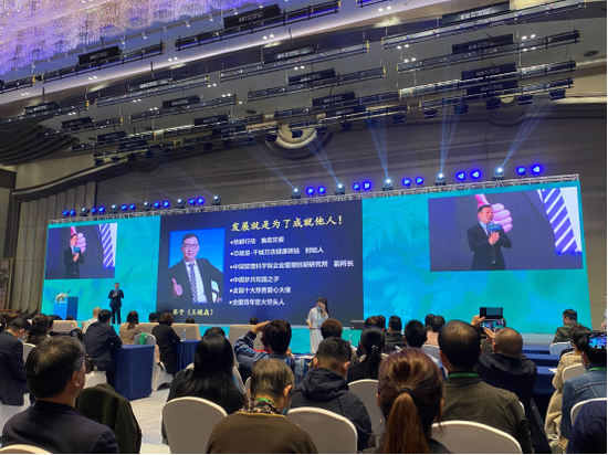 正文页  慧眼行动创始人钟美玲,慧眼行动特邀演讲嘉宾童荣章,组委会