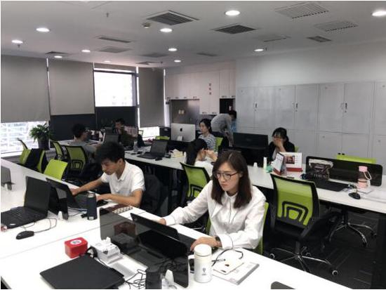 大办公区——公司执行力基地,简约大方,极具现代感,能激发员工更有效